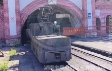 云南架線式電機(jī)車進(jìn)入信號(hào)燈顯示區(qū)應(yīng)怎么操作？