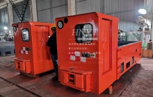 貴州礦用12噸鋰電池電機車發(fā)往金屬礦