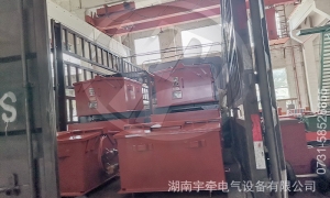 2.5噸防爆湘潭電機車裝車發(fā)往云南