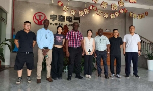 國(guó)外客戶蒞臨考察，深入了解后當(dāng)場(chǎng)簽訂湘潭電機(jī)車采購(gòu)合同